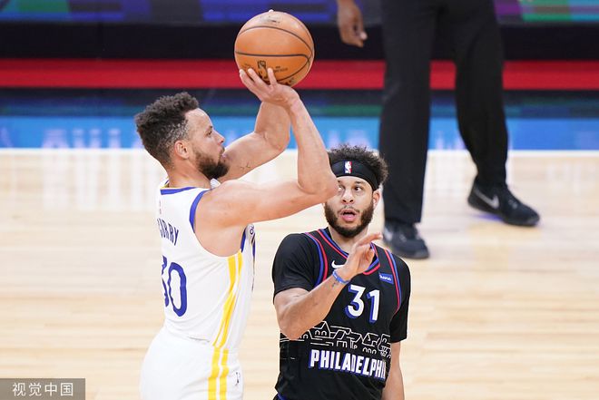 NBA》兄弟1v1籃球!　柯瑞:賽斯要不到犯規就抱著球離開　兄弟至少幹了15架