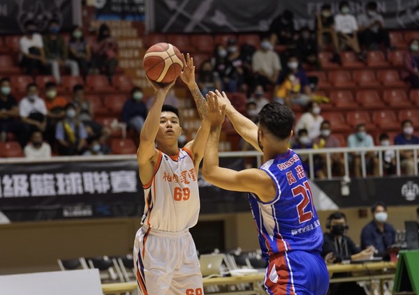 SBL》盧峻翔打出新人王身手狂飆33分、喬丹大三元　璞園大逆轉退裕隆