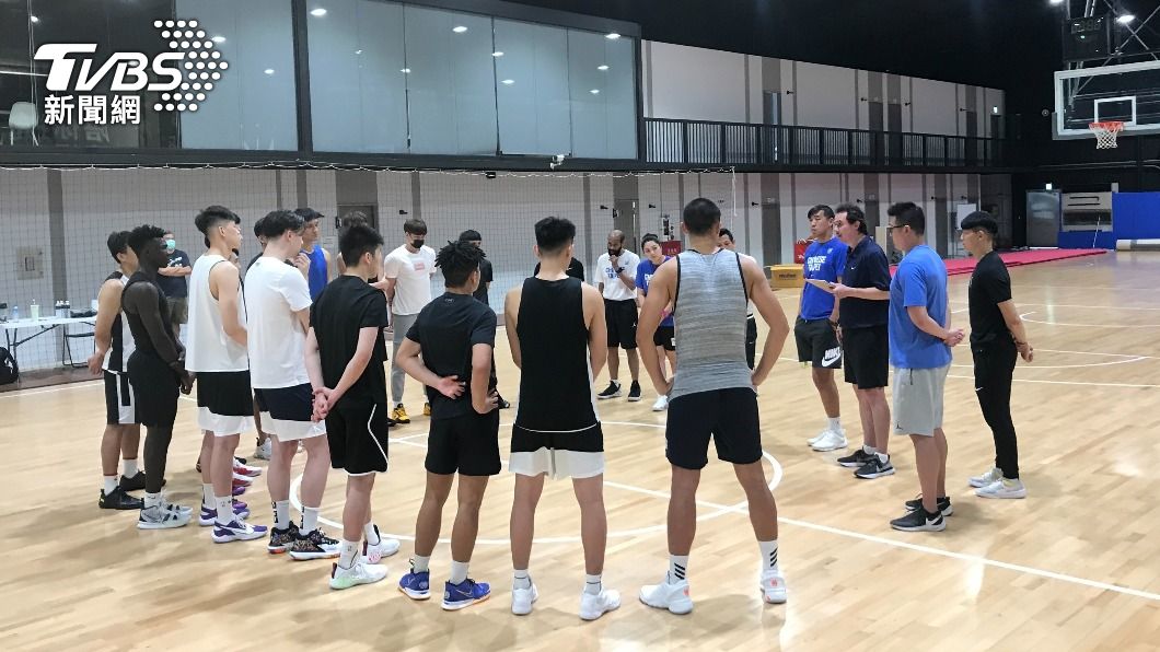 東京奧運-籃球》中華男籃全副武裝啟程赴菲　亞洲盃資格賽17日首戰中國