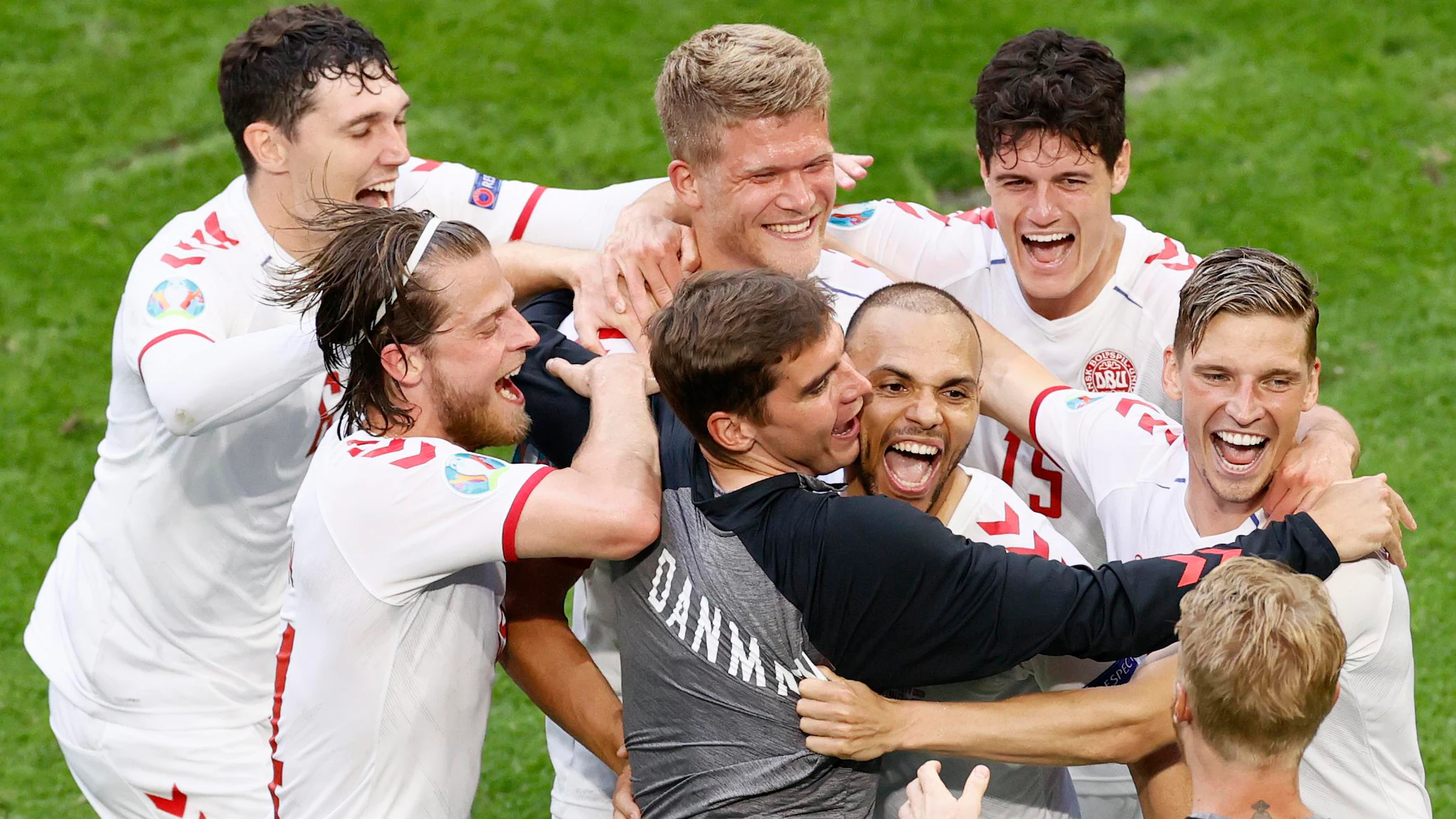 歐洲杯》童話持續!丹麥成歐洲杯首支8強隊　多爾貝里梅開二度獲全場掌聲